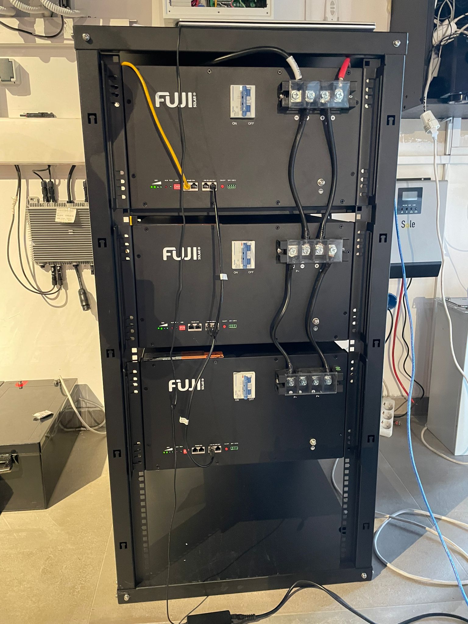 hibridna-solarna-elektrana-2