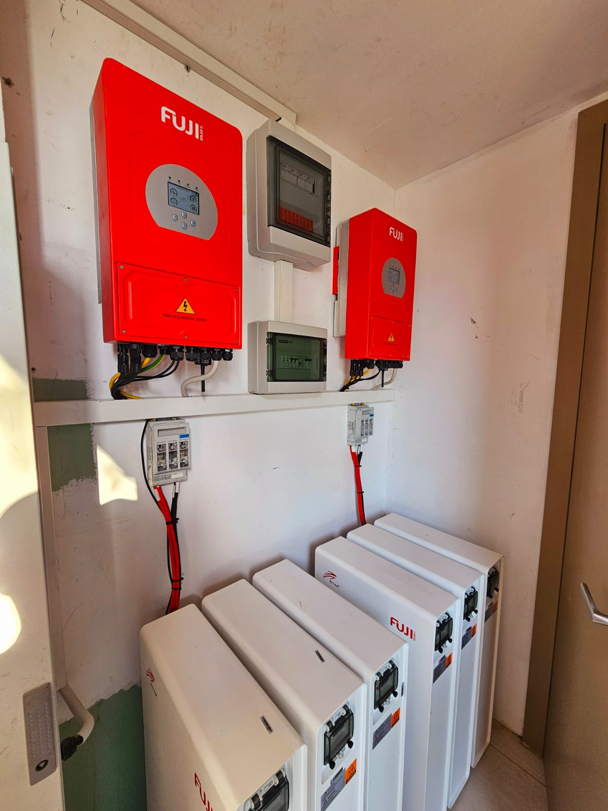 hibridna-solarna-elektrana-3